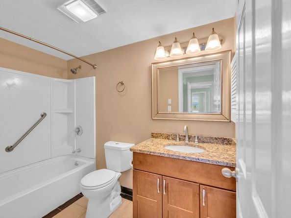 20 Rockland House Rd 203, Hull MA 02045