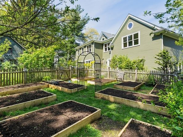 18 Hill St, Lexington MA 02421