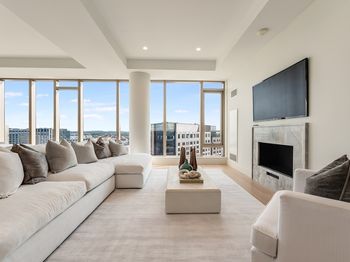 135 Seaport Blvd