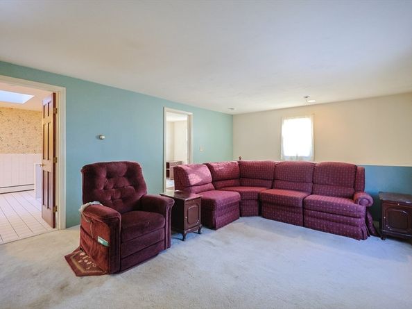587 Common St, Walpole MA 02081