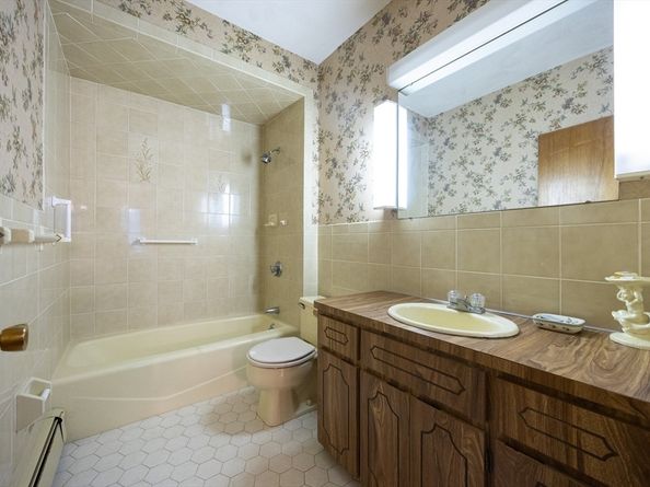 587 Common St, Walpole MA 02081