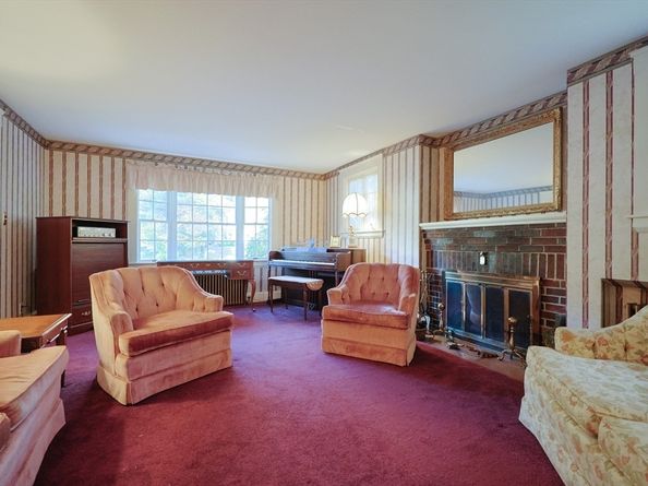587 Common St, Walpole MA 02081