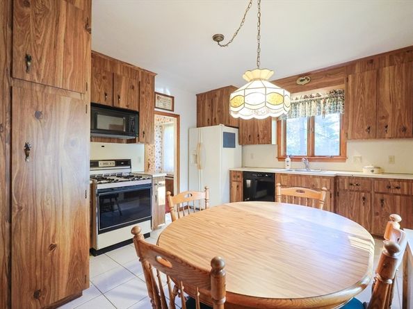 587 Common St, Walpole MA 02081