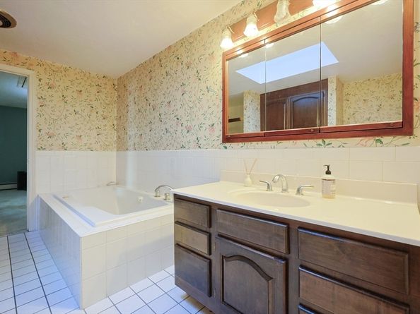 587 Common St, Walpole MA 02081