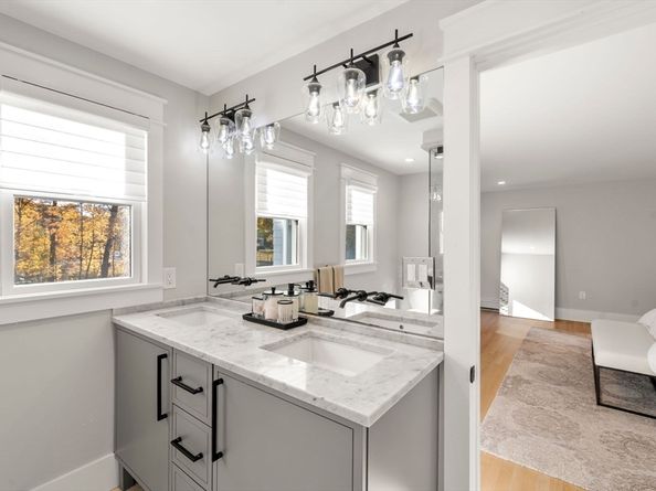 23 Tophet Rd, Lynnfield MA 01940