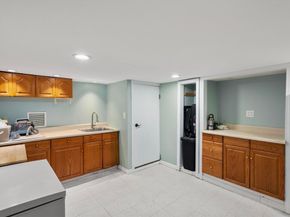 425 Pleasant St, Marlborough MA 01752