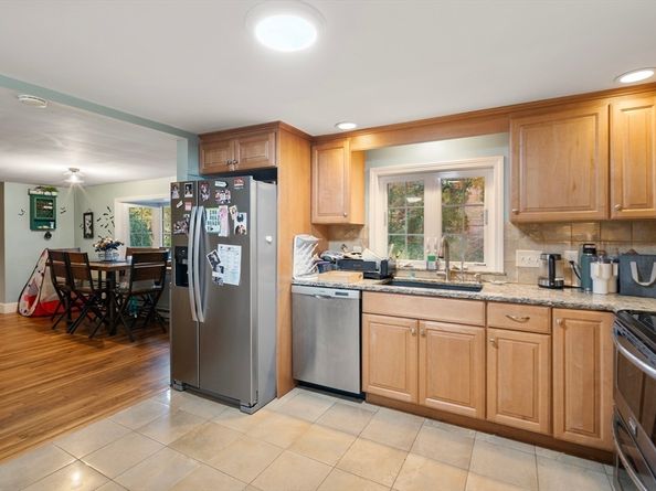 425 Pleasant St, Marlborough MA 01752