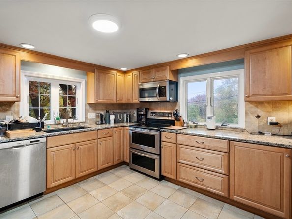 425 Pleasant St, Marlborough MA 01752