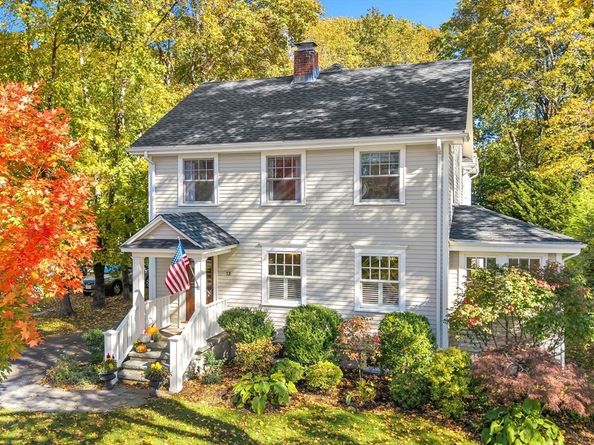 13 Cavanaugh Rd, Wellesley MA 02481