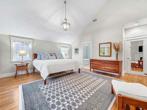 13 Cavanaugh Rd, Wellesley MA 02481