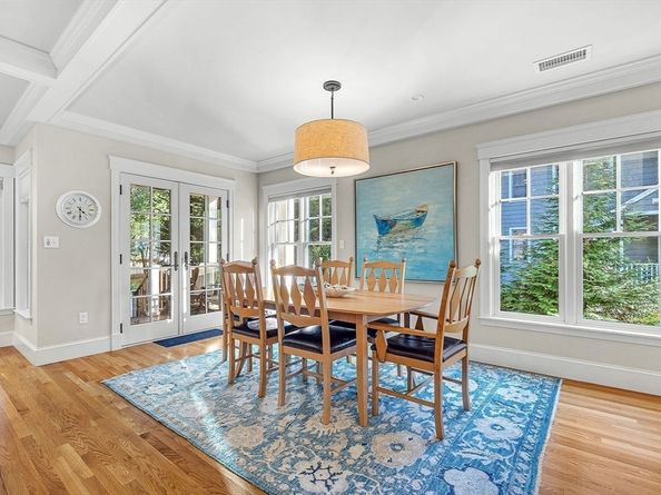 13 Cavanaugh Rd, Wellesley MA 02481