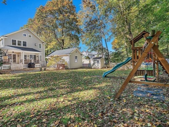 13 Cavanaugh Rd, Wellesley MA 02481