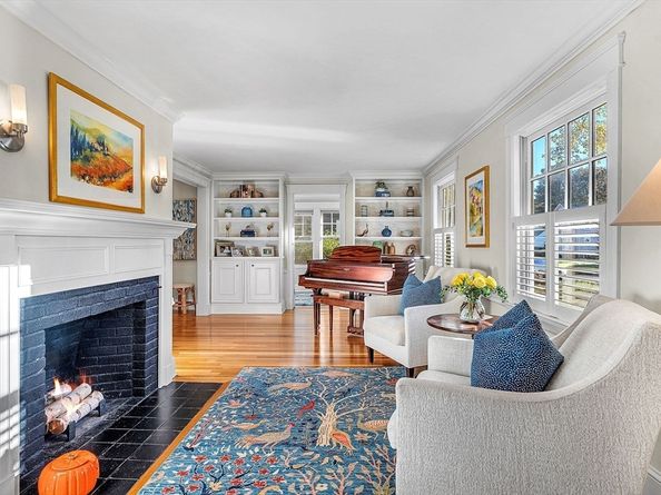 13 Cavanaugh Rd, Wellesley MA 02481