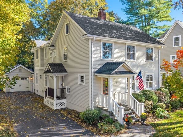 13 Cavanaugh Rd, Wellesley MA 02481