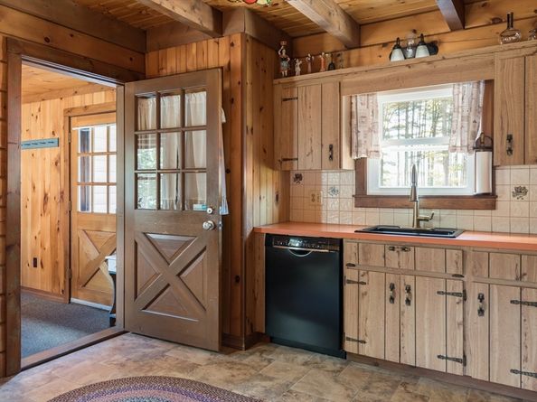 141 Rocky Meadow St, Middleboro MA 02346