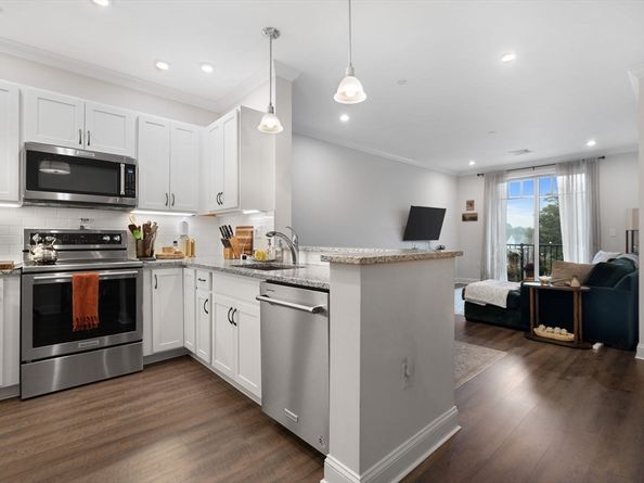 69 Foundry St 310, Wakefield MA 01880