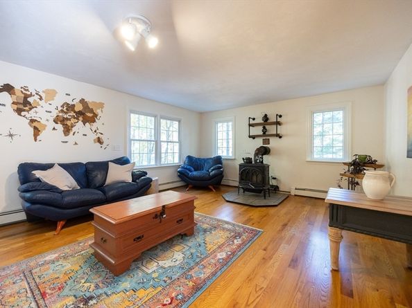 27 Fowler St, Upton MA 01568
