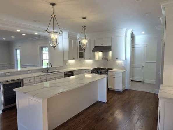 28 Goldencrest Ave, Waltham MA 02451