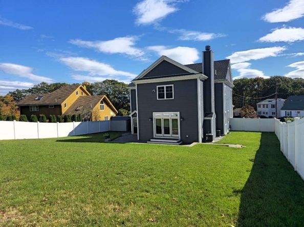 28 Goldencrest Ave, Waltham MA 02451