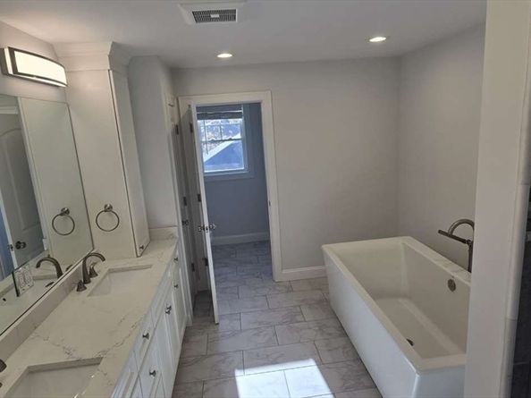 28 Goldencrest Ave, Waltham MA 02451