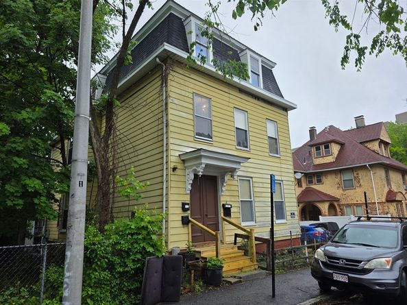 4 Home St, Worcester MA 01609