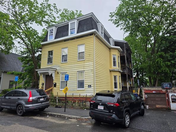 4 Home St, Worcester MA 01609