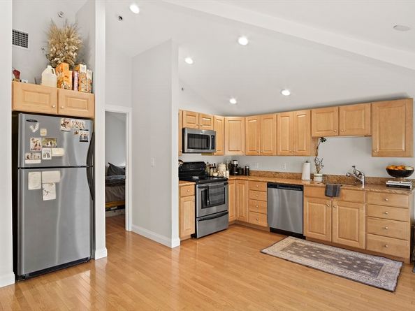 266 Essex St 6, Salem MA 01970