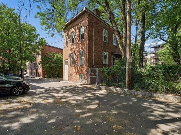 10 Eldridge Pl, Chelsea MA 02150