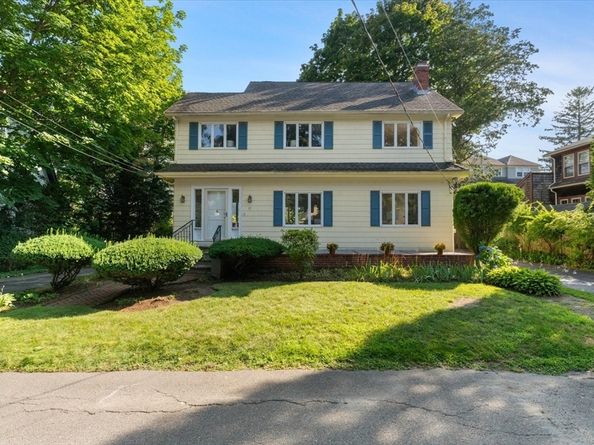 17 Preston Beach Rd, Marblehead MA 01945