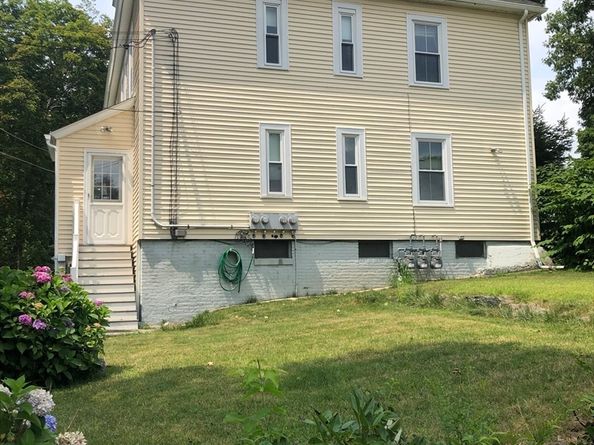 16 California Court, Clinton MA 01510
