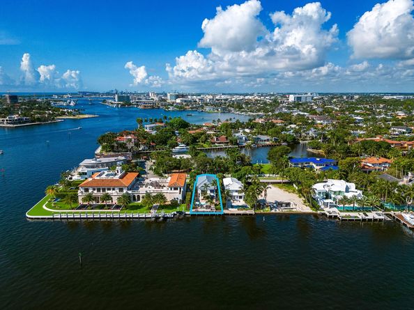 1833 SE 7th St, Fort Lauderdale FL 33316