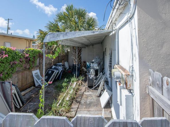 922 S Dixie Street, Lake Worth Beach FL 33460