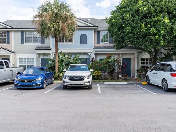 3332 Confetti Ln, Margate FL 33063