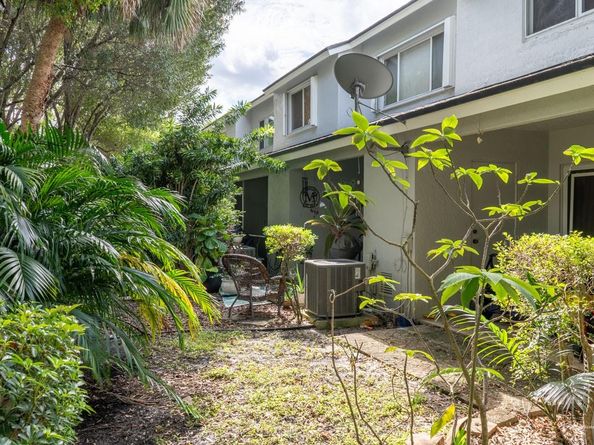 3332 Confetti Ln, Margate FL 33063