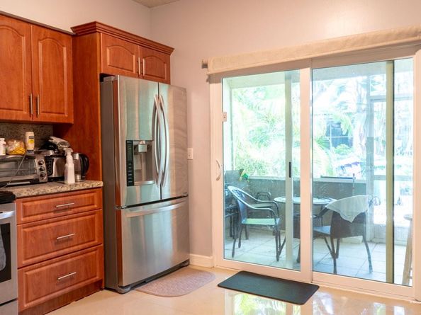 3332 Confetti Ln, Margate FL 33063