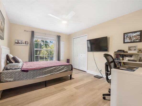 9526 NW 52nd Pl, Coral Springs FL 33076