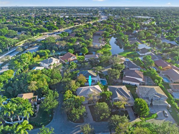 9526 NW 52nd Pl, Coral Springs FL 33076