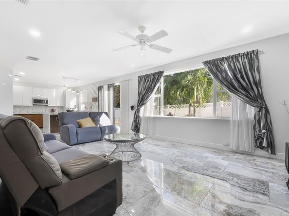 9526 NW 52nd Pl, Coral Springs FL 33076