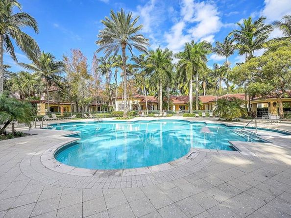 6492 W Sample Rd 6492, Pompano Beach FL 33067