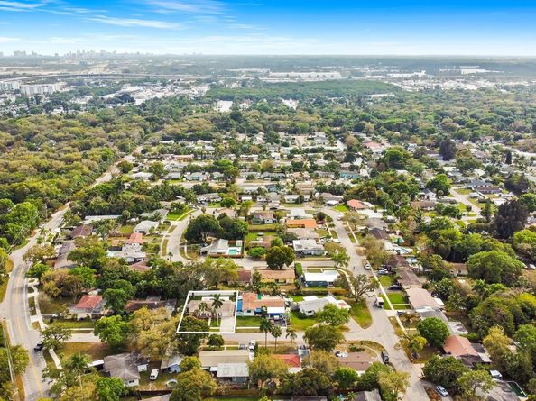2660 SW 16th St, Fort Lauderdale FL 33312
