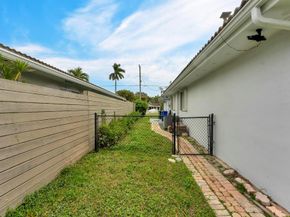 5921 NE 15th Ave, Fort Lauderdale FL 33334