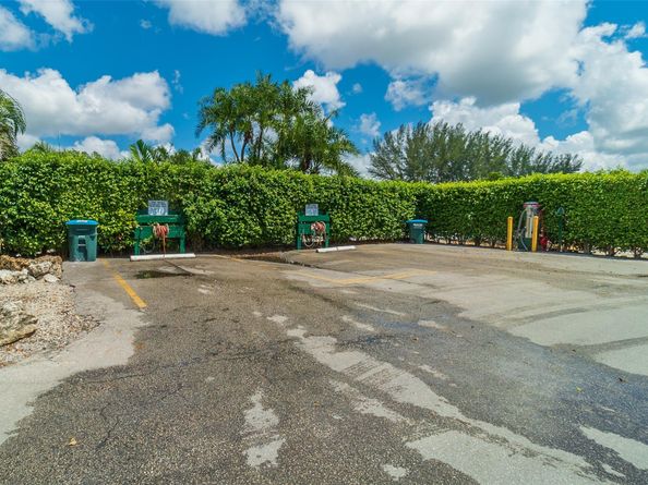 811 S Hollybrook Dr 301, Pembroke Pines FL 33025