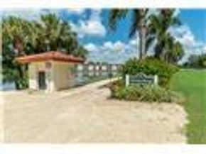 811 S Hollybrook Dr 301, Pembroke Pines FL 33025