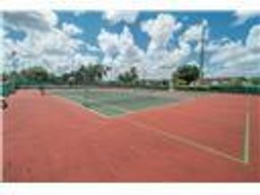 811 S Hollybrook Dr 301, Pembroke Pines FL 33025