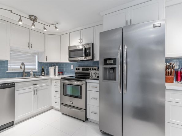 811 S Hollybrook Dr 301, Pembroke Pines FL 33025