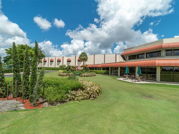 811 S Hollybrook Dr 301, Pembroke Pines FL 33025
