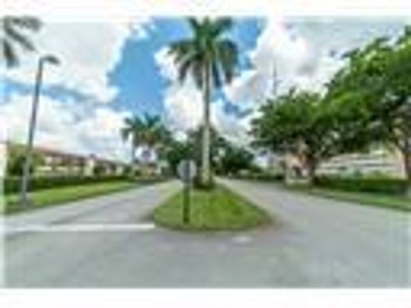 811 S Hollybrook Dr 301, Pembroke Pines FL 33025
