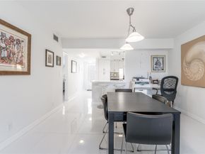 811 S Hollybrook Dr 301, Pembroke Pines FL 33025