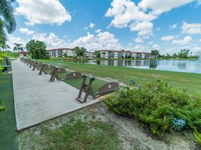 811 S Hollybrook Dr 301, Pembroke Pines FL 33025
