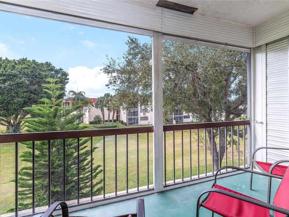 811 S Hollybrook Dr 301, Pembroke Pines FL 33025